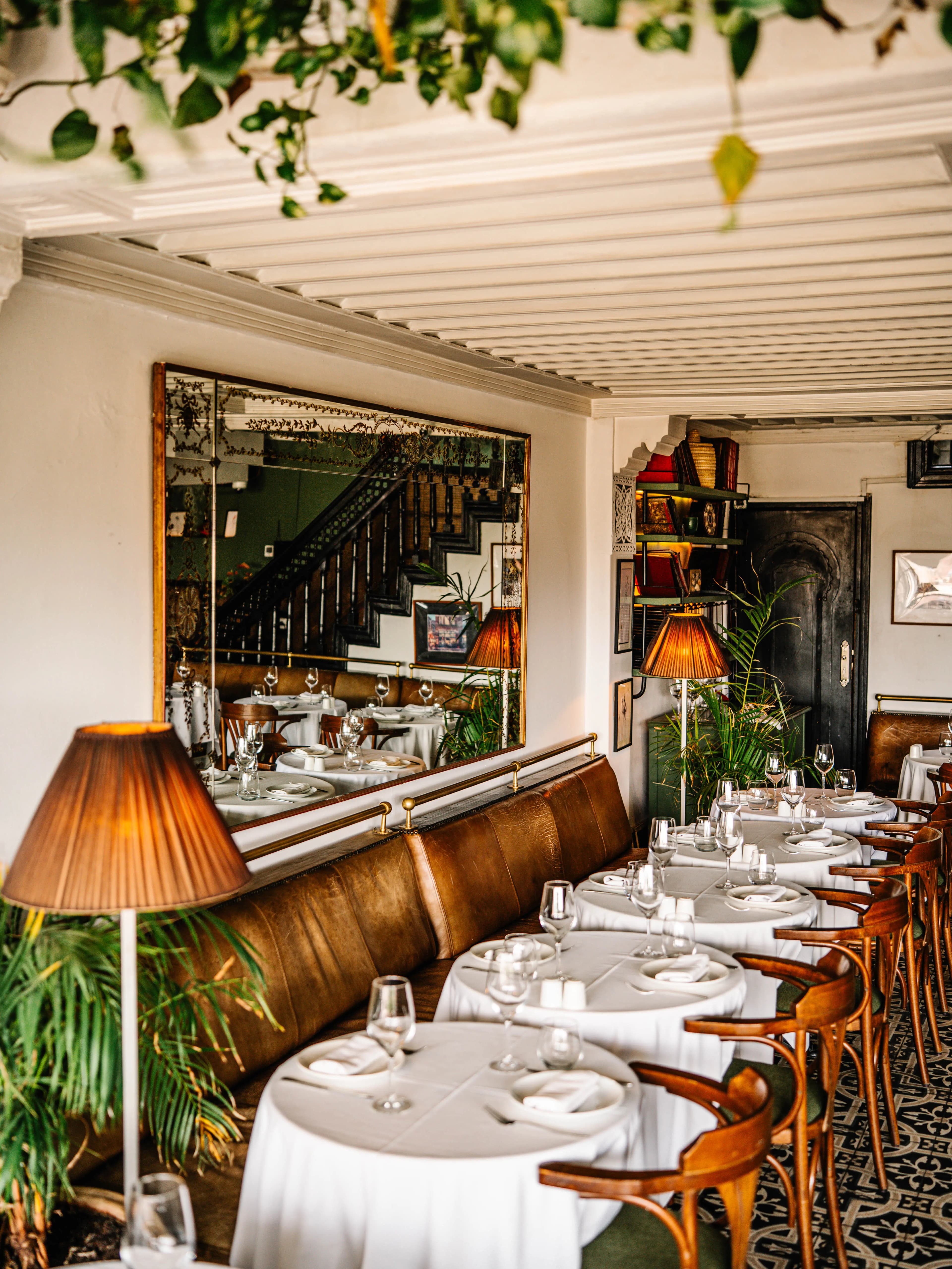 Détails de l'architecture marocaine et zellige au restaurant Le Salama