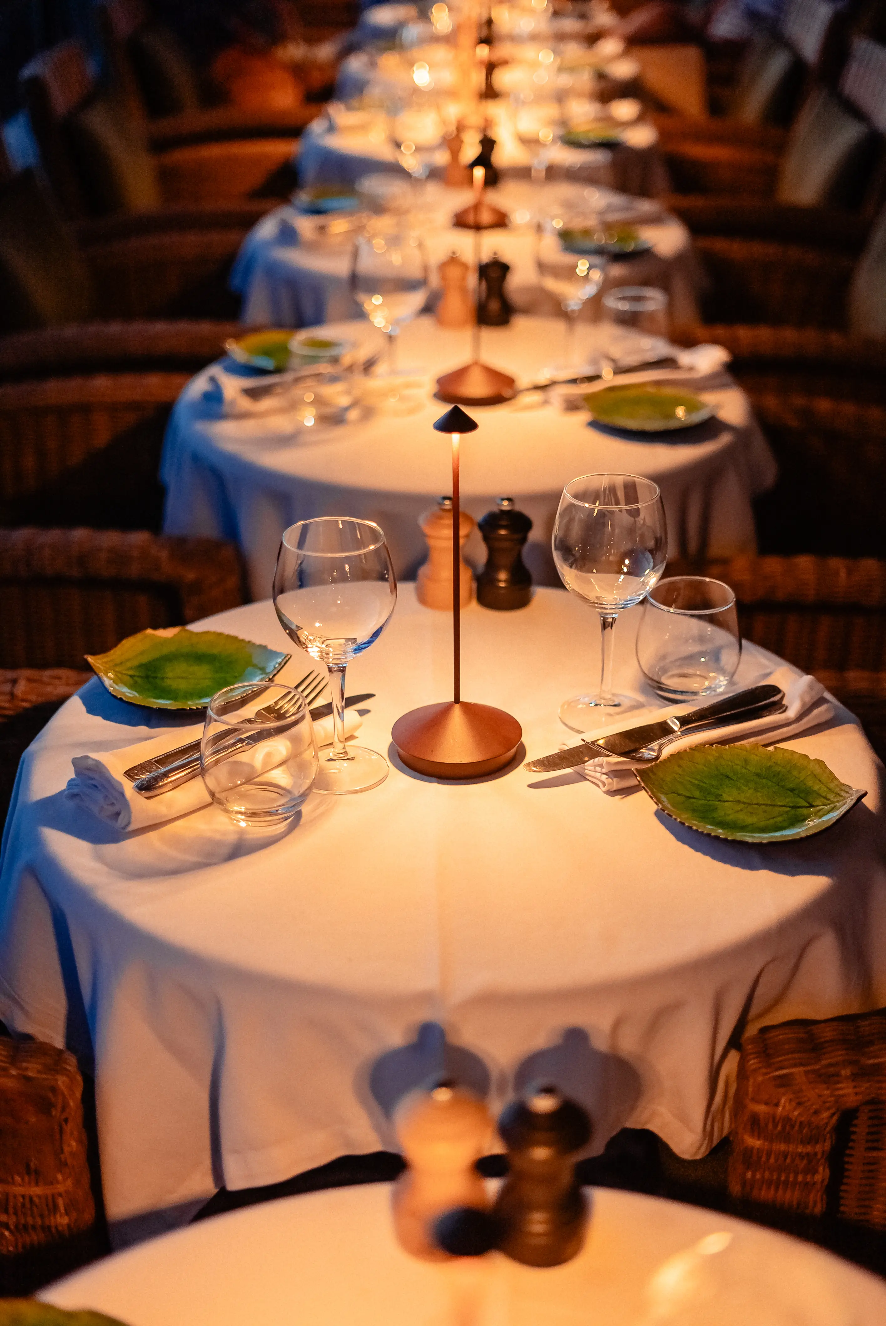 Vue panoramique à 360 degrés sur la Médina de Marrakech et l'Atlas depuis le rooftop du Salama