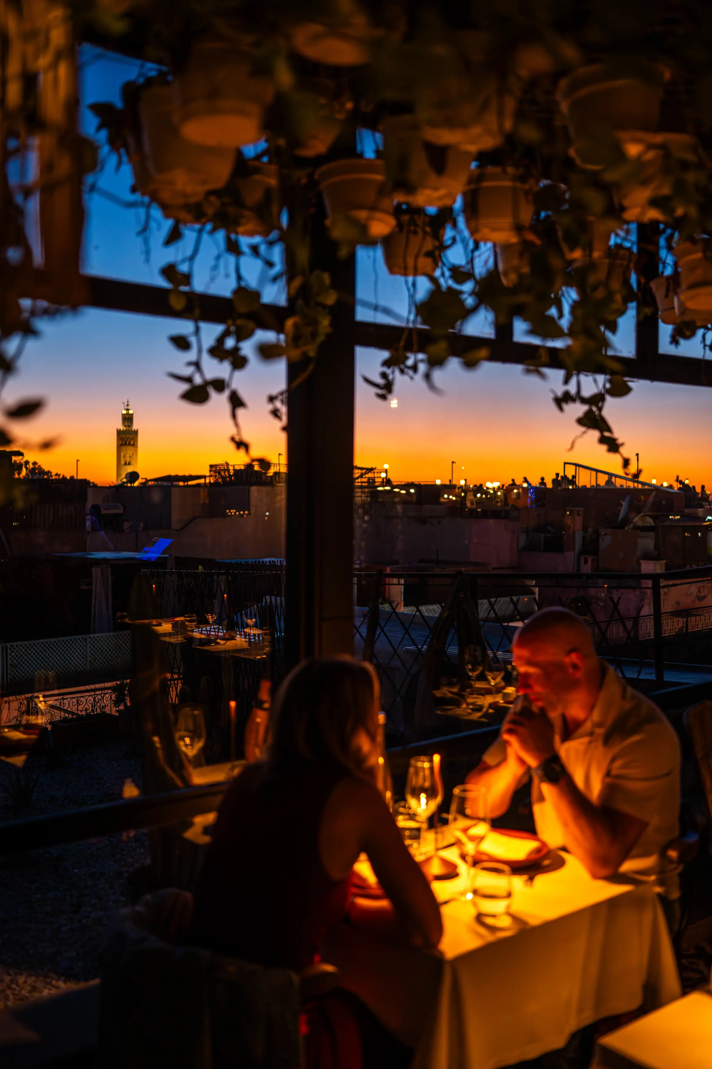 Skybar tropical et jardin sur le toit au Salama Marrakech, le meilleur endroit pour des cocktails au coucher du soleil
